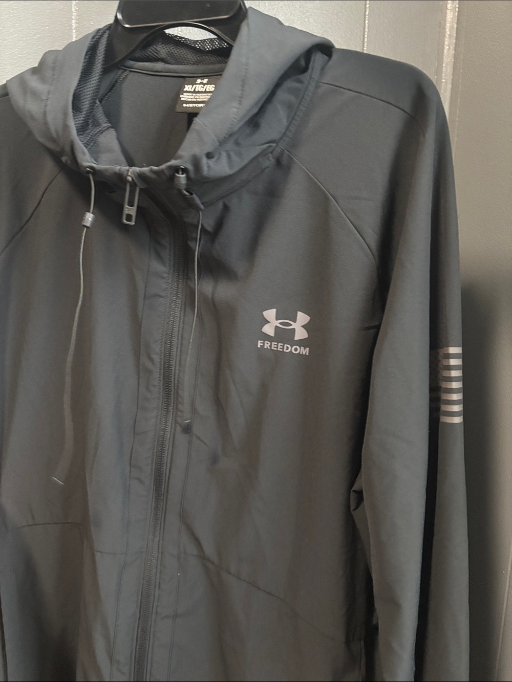 Under Armour Black Freedom Hooded Windbreaker Jacket XL